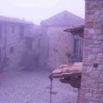 Canalicchio sotto la nebbia